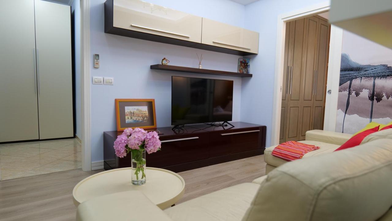 Top Location Kristi Apartments 05 티라나 외부 사진