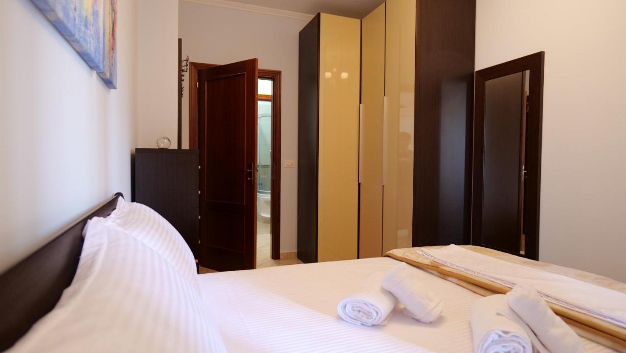 Top Location Kristi Apartments 05 티라나 외부 사진