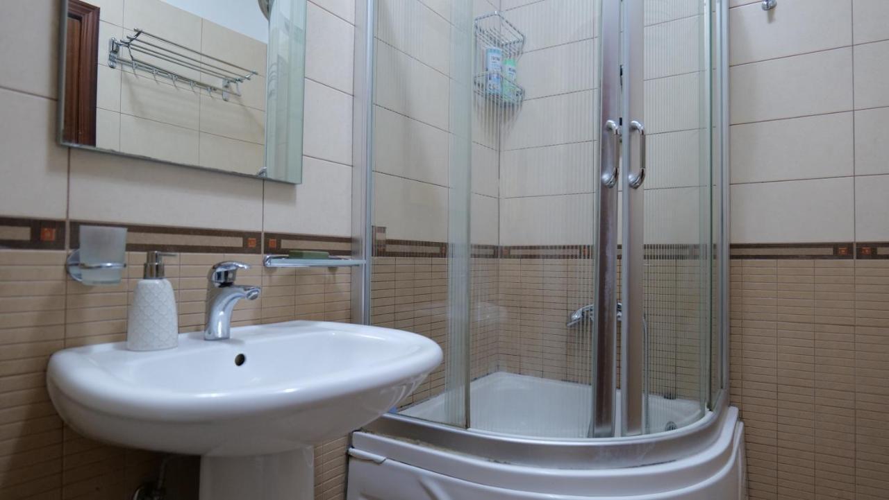 Top Location Kristi Apartments 05 티라나 외부 사진