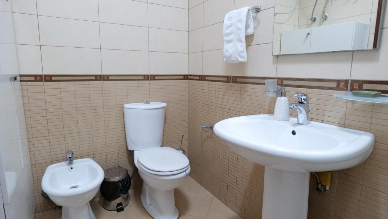 Top Location Kristi Apartments 05 티라나 외부 사진