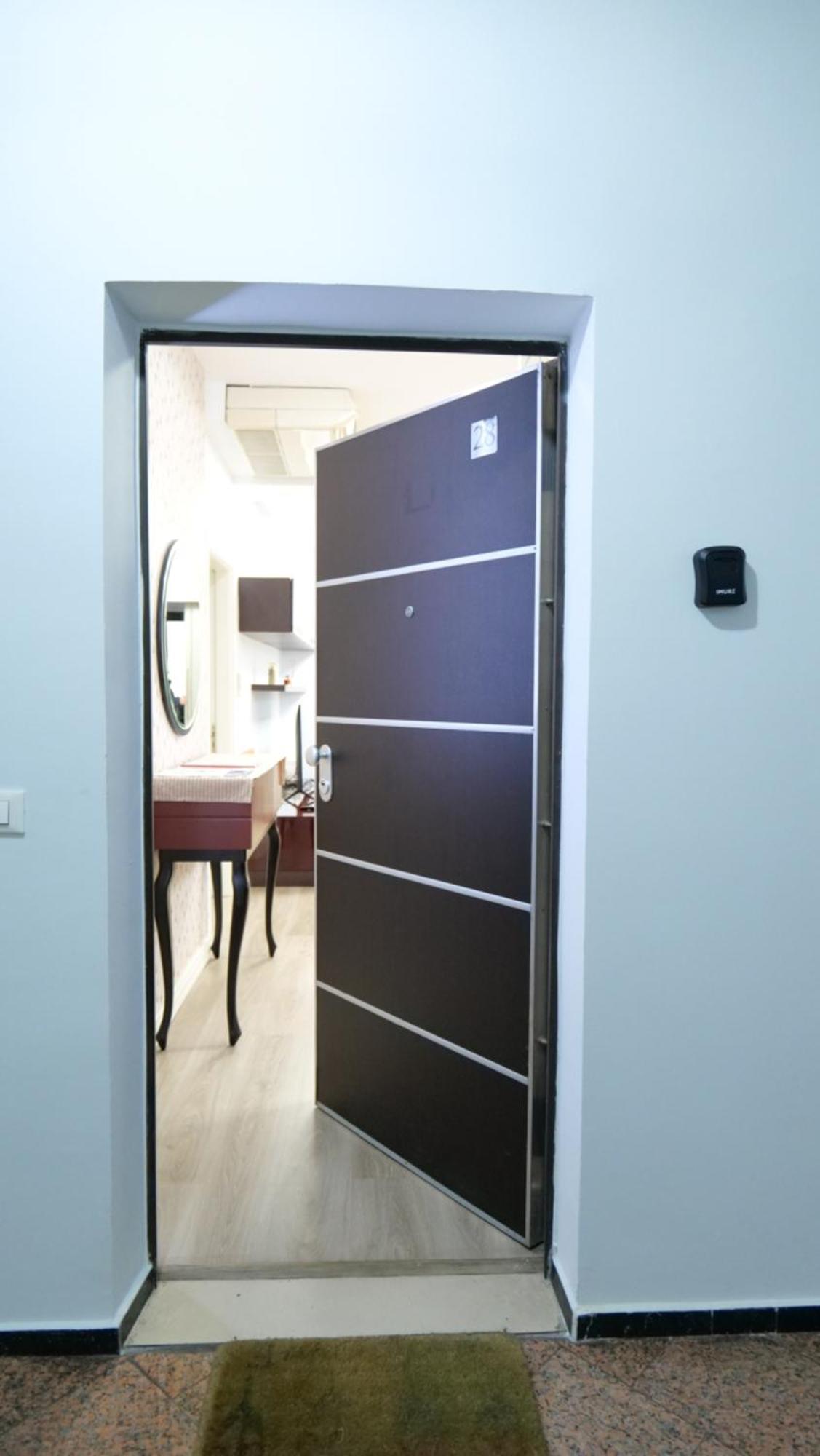 Top Location Kristi Apartments 05 티라나 외부 사진