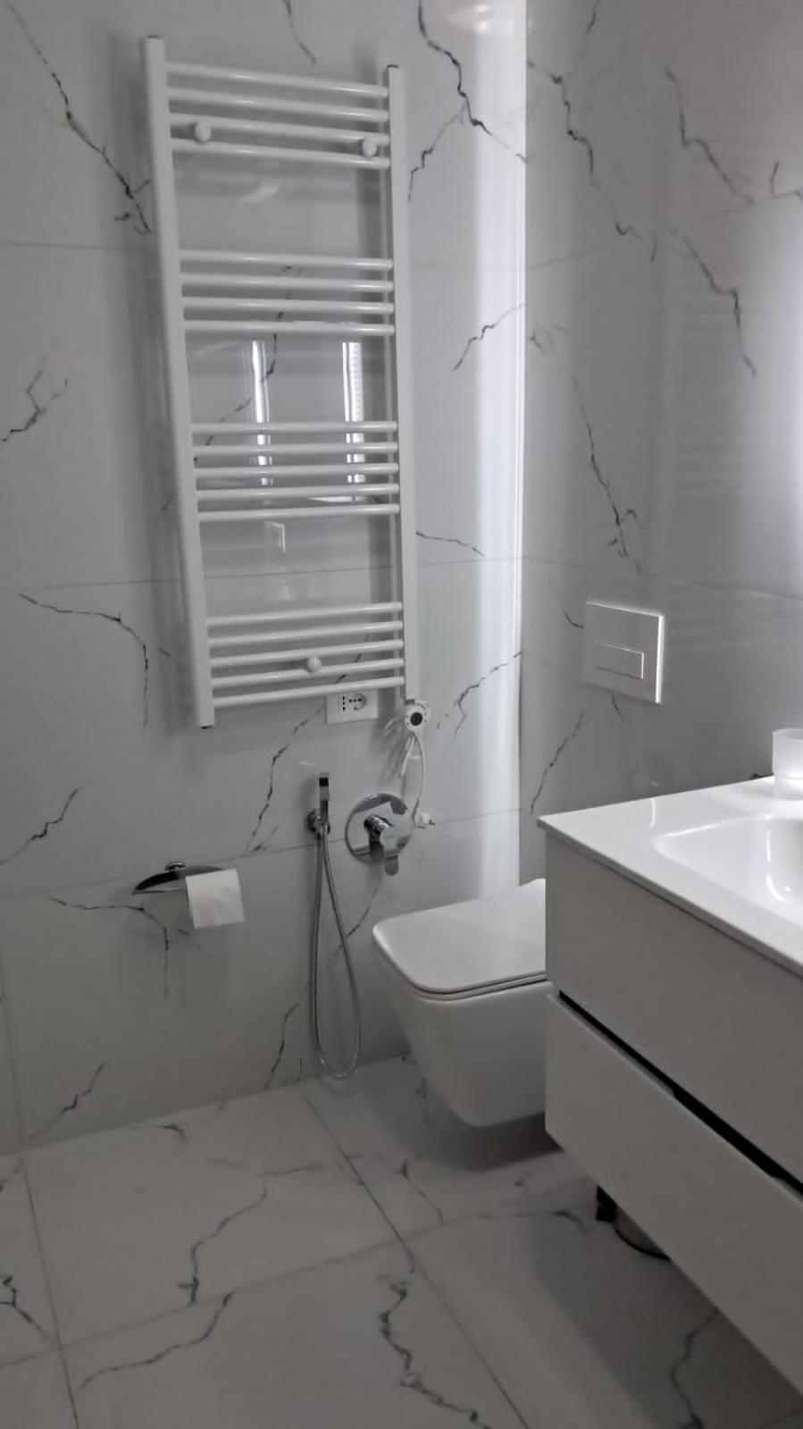 Top Location Kristi Apartments 05 티라나 외부 사진