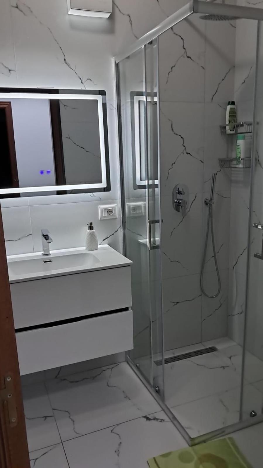 Top Location Kristi Apartments 05 티라나 외부 사진